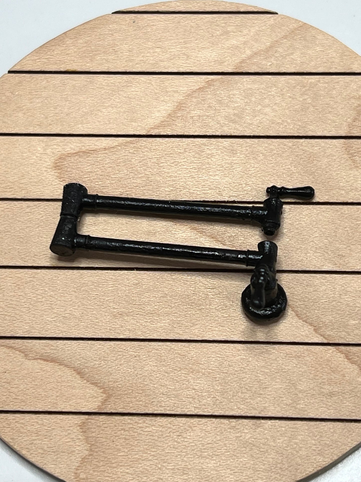 1:12 Scale Dollhouse Miniature Traditional Moveable Pot Filler