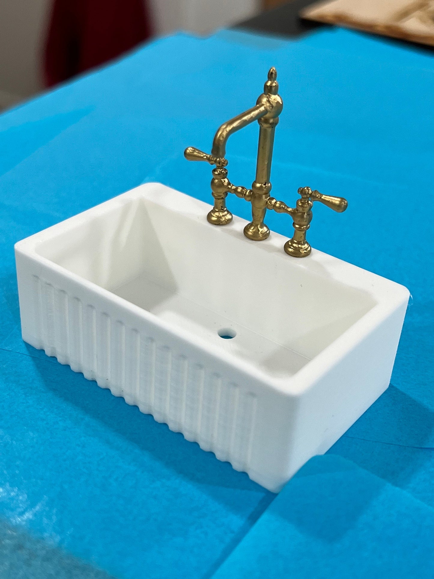 Dollhouse Miniature Farmhouse Sink | 1:12 Scale Mini Apron Belfast Sink